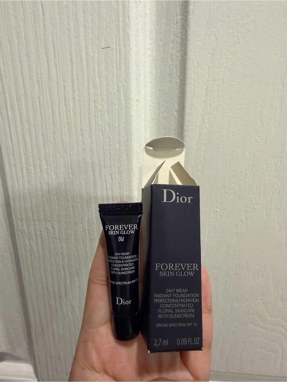 Dior Forever Skin Glow 24H Wear Radiant Foundation, 0W Warm/Glow, Sample Size